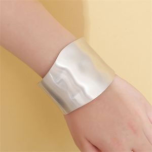 Manufacturer Service Laser <b>Engraved</b> Logo Permanent Luster Holiday Gift for Women High Fidelity Color - Product Image 3