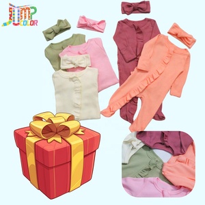طقم ملابس للأطفال حديثي الولادة من تياوس يتكون من 3 قطع: عصابة رأس ورومبر مكشكش وبيجامة، مع صندوق مفاجآت - Product Image 1
