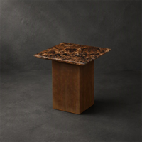 Table console de luxe en faux marbre, plateau en marbre veiné brun, base sur piétement finition rouille, design moderne pour chambre à coucher et mobilier de maison