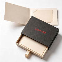 Boîte d'emballage de parfum de luxe personnalisable, boîte cadeau rigide haut de gamme, estampage à chaud en or, laminage mat, fermeture magnétique