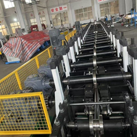 Machine de profilage de canaux de support photovoltaïque réglable en hauteur pour la pose de panneaux solaires et la construction de structures solaires