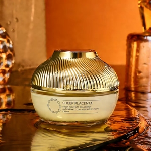 ไวท์เทนนิ่งและไบรท์เทนนิ่ง มอยส์เจอร์ไรซิ่ง แอนตี้ริงเคิล เฟิร์มมิ่ง เอสเซนส์ ครีม บำรุงผิวให้กระชับ - Product Image 1