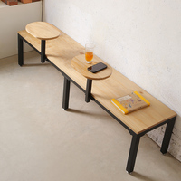 Banc de salon de thé au lait contre le mur, zone d'attente, café, table en bois massif, chaise, long banc, table intégrée