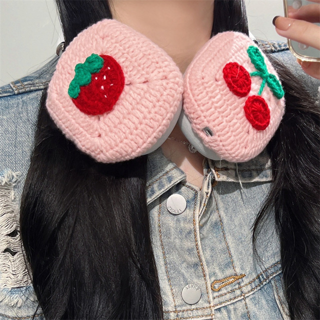 Wholesale Cherry Red Animal Crocheted Cotton Eco-friendly Strawberry Protective Cover Can Be Customized