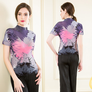 2025 nuovo Spot all'ingrosso t-shirt stampate personalizzate elasticizzato top Casual camicie estive Miyake t-shirt pieghettate da <span class=keywords><strong>donna</strong></span> - Product Image 2