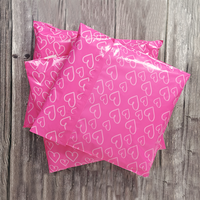 Enveloppes d'expédition auto-adhésives en polyéthylène imperméables à motif cœur rose personnalisées pour l'emballage de cadeaux, chaussures et chaussettes