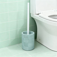 Ensemble de salle de bain quatre pièces en résine : bouteilles à pompe rechargeables, porte-brosse WC, style géométrique minimaliste pour maison et hôtel