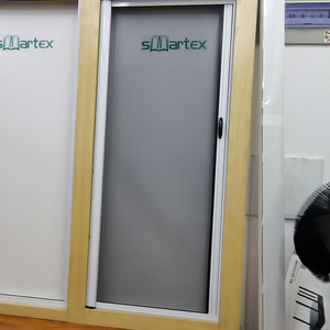 Rollo de sellado de alto rendimiento, puertas de <span class=keywords><strong>mosquitera</strong></span>, puerta de pantalla <span class=keywords><strong>enrollable</strong></span> repelente de mosquitos retráctil - Product Image 3