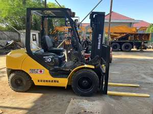 Chariot élévateur diesel Komatsu FD30JT-12 d'occasion bon marché, composants de base d'origine de 3 tonnes du Japon, bonnes performances 2013-2023 - Product Image 2