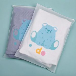 Sacs en plastique givré personnalisés en gros du Shandong avec anneau de traction, petites pochettes CPE à fermeture éclair pour cosmétiques, chaussettes et accessoires - Product Image 1