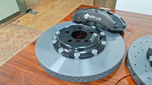 Kit de Frenos CCB con Recubrimiento de Carburo de Silicio 355*32, Disco de Freno de Cerámica de Carbono para Mercedes-Benz SLS AMG RS7 Cayman - Product Image 3