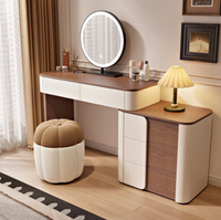 Coiffeuse moderne en pin massif couleur crème pour petit appartement avec armoire de rangement, miroir éclairé et étagères réglables