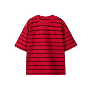 Camiseta de cuello redondo a rayas suaves para niños, hecha de 100% algodón con un peso cómodo y detalles minimalistas en las rayas. - Product Image 1