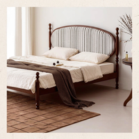 Cadre de lit souple en bois massif traditionnel avec tête de lit rembourrée en tissu rayé, lit plateforme confortable et durable pour un style rétro