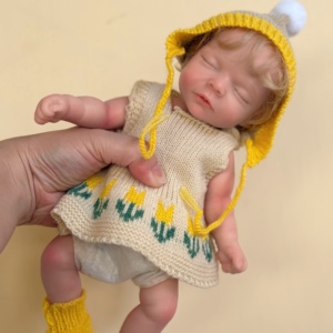 ตุ๊กตาเด็กเกิดใหม่ขนาด 10 นิ้ว ผมบลอนด์หยิกเหมือนจริง ทำจากซิลิโคนทั้งตัว รูปร่างสมจริง ของเล่นนุ่มสำหรับเด็กผู้หญิง - Product Image 4