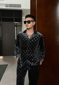 Pijamas de terciopelo europeo, adecuados para hombres y mujeres, trajes, pantalones de manga larga con estampado de letras grises, calidad de uso - Product Image 3