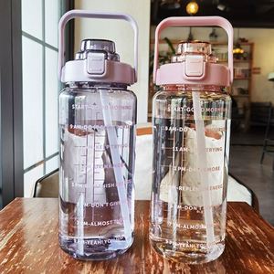 ขวดน้ำพลาสติกใสขนาด 2 ลิตร ปลอดสาร BPA สำหรับออกกำลังกายและเล่นกีฬา พร้อมตัวบอกเวลาและหลอดดูด รับผลิตตามสั่งขายส่ง - Product Image 3
