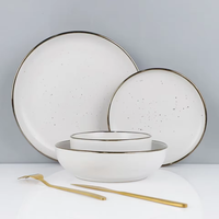 Großhandel Günstiger Preis Lagerbestand Neues Design Hotel 16-teiliges Goldrand Umweltfreundliches Mikrowellengeeignetes Geschäftsgeschenk Rosa Steinzeug-Sets