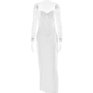 Robe de soirée élégante pour femme à manches longues, en satin, dos nu, coupe ajustée, avec dentelle, décolleté cœur et taille naturelle - Product Image 5
