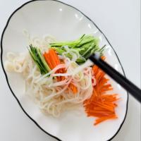 Produk instan siap makan mie halus Konjac lemak rendah serat tinggi dapat disesuaikan dan ekonomis