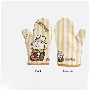 Gants de cuisson haute performance pour la préparation et la manipulation <span class=keywords><strong>professionnelle</strong></span> de pizzas, ainsi que des écrans et des pierres à pizza en métal chaud. - Product Image 6