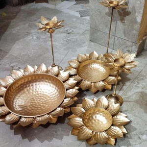 ดอกบัวใหม่แกะสลักชามเทียนชา Votive ผู้ถือกลางเหล็กสไตล์ดั้งเดิมโลหะหลายสีปรับแต่ง - Product Image 1