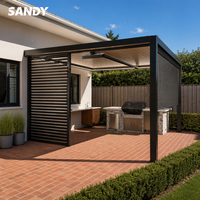 Pergola en aluminium pour patio avec toit à lames orientables et éclairage LED