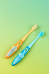 Factory Kids Toothbrush Soft PBT Cerdas com Padrão Bonito Plastic Handle Colorido Toothbrush Fornecedor para Bebês Caixa Embalada - Product Image 2