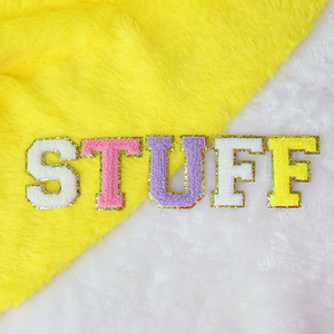 Venta al por mayor RTS 2,36 pulgadas DIY letras brillantes bordadas Chenille parches Corazón y flor formas hierro-en parches bordados - Product Image 1