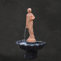 Jardin extérieur sculpture à la main en marbre statue féminine fontaine murale en pierre rouge avec sculpture de dame