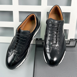 Chaussures de marche pour hommes en cuir véritable, bout rond, lacets, semelle extérieure en caoutchouc amortie, style décontracté pour l'extérieur - Product Image 4