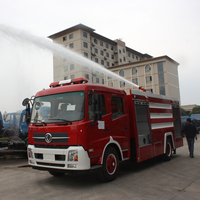 Camion de pompiers Dongfeng 4x2 à double cabine [X]000L avec moteur [XXX]HP, réservoir d'eau robuste, véhicule d'urgence municipal