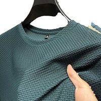 T-shirt décontracté à manches courtes pour homme 2024, couleur unie, fin, avec motif texturé, nouveau style tendance inspiré d'Instagram