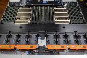 Servidor en Rack JLS FUTURE PowerEdge R660xs 1U, 32 GB DDR5, 300 GB SAS 10K, 1.8 GHz, Procesadores Escalables Bronze 3408U de 4.ª Generación, en Stock - Product Image 3