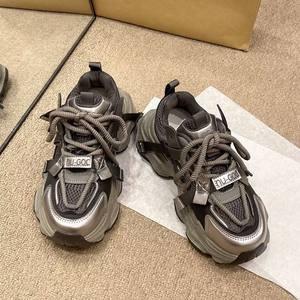 Zapatillas deportivas de malla transpirable para mujer, estilo casual, con suela gruesa y alta, sin estampado, ideales para primavera. - Product Image 3