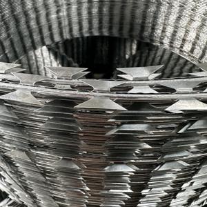 เชือกหนามเหล็กชุบสังกะสีมีความแข็งแรง ทนทาน ปลอดภัยสูง เหมาะสำหรับรั้วรักษาความปลอดภัยรอบด้าน ขอบเขตเรือนจำ - Product Image 3