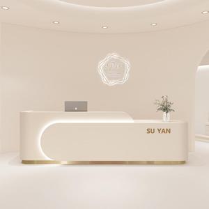 Bancone Curvo in Legno Resistente per Clinica Dentale, Reception di Centro Estetico, Negozio di Abbigliamento di Lusso, Centro di Formazione, Bar e Postazione Cassa - Product Image 1