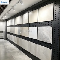 Présentoirs modernes en métal sur mesure et présentoirs haut de gamme pour carreaux de céramique, idéaux pour les salles d'exposition de pierres et de carreaux de céramique.