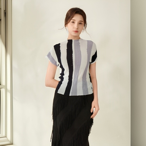 Nouvelle Collection Été 2026 : Haut Plissé Décontracté à Rayures pour <span class=keywords><strong>Femme</strong></span>, <span class=keywords><strong>Manches</strong></span> <span class=keywords><strong>Courtes</strong></span>, Élastique et Séchage Rapide, Style Miyake - Product Image 2