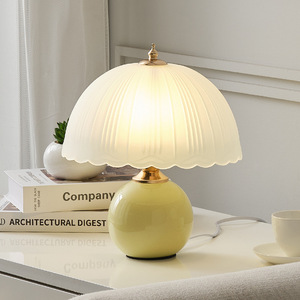 Hiện đại <span class=keywords><strong>Frosted</strong></span> <span class=keywords><strong>Glass</strong></span> Kết cấu đèn bàn cho phòng ngủ kem phong cách cạnh giường ngủ trang trí đèn với bầu không khí ấm áp pin Powered - Product Image 1