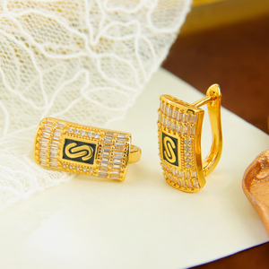 Pendientes de Clip de Lujo con Circonita de Dubái, Chapados en Oro de 21k, Diseño Moderno, Antideslustre, para Mujer, para Bodas y Fiestas - Product Image 3