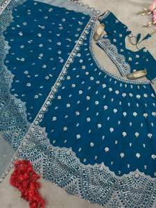 Chicas étnicas tradicionales LEHENGA CHOLI diseño de secuencia bordada cosida Faux Georgeet hecho algodón de seda para fiestas indias - Product Image 6