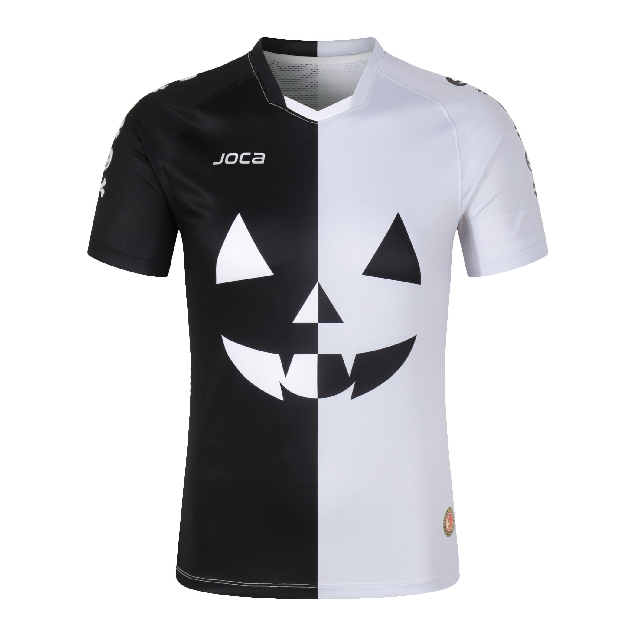 เย็บสีเทาและสีดำ