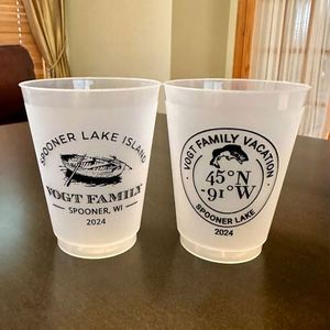 Vasos Personalizados con Apellido para Boda, Vasos Esmerilados para Recepción de Boda, Cena de Ensayo, Recuerdos para Fiesta de Compromiso - Product Image 1