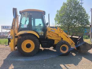 Chargeuse-pelleteuse jaune, poids opérationnel de 7000 kg, capacité de la benne de 1,1 m³, pour l'agriculture, l'aménagement paysager et les petites constructions - Product Image 6