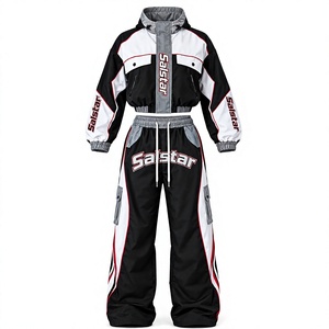 Conjunto Deportivo Urbano para Mujer en Blanco y Negro, Chaqueta Corta con Logotipo Personalizado y Pantalones Cargo, Conjunto Deportivo a la Moda - Product Image 1