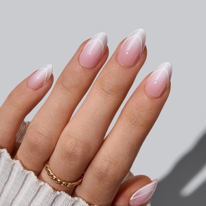 Lot de faux ongles courts en gel souple, couleur rose dégradé ombré, style French, épais, à presser, collection Printemps-Été, vente en gros - Product Image 1