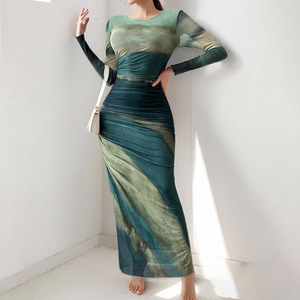 Abito Lungo in Rete Tie-Dye Sostenibile Multicolore per Donne, Elegante Vestito da Festa con Collo Tondo, Maniche Lunghe, Aderente, Decorazione Drappeggiata, Lavabile - Product Image 6