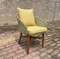 Chaise de salle à manger en bois de teck d'extérieur avec pieds en corde tressée et coussin, fauteuil de jardin pour usage extérieur