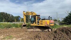 Miniexcavadora Usada Komatsu PC240 de 24 Toneladas con Válvulas Hidráulicas Kawasaki, Bomba de Engranajes, Motor y Componentes - Product Image 2
